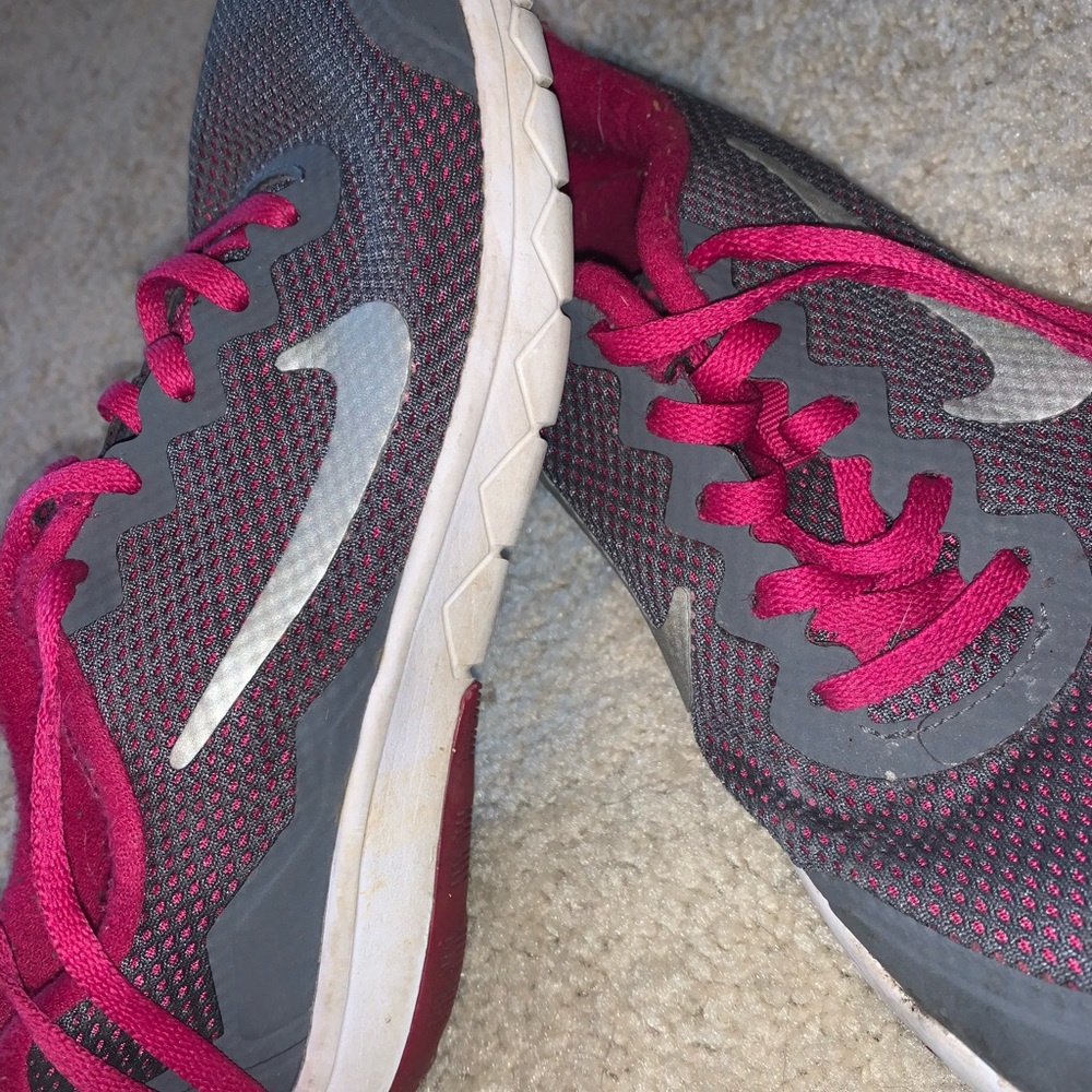 Nike tennis shoes